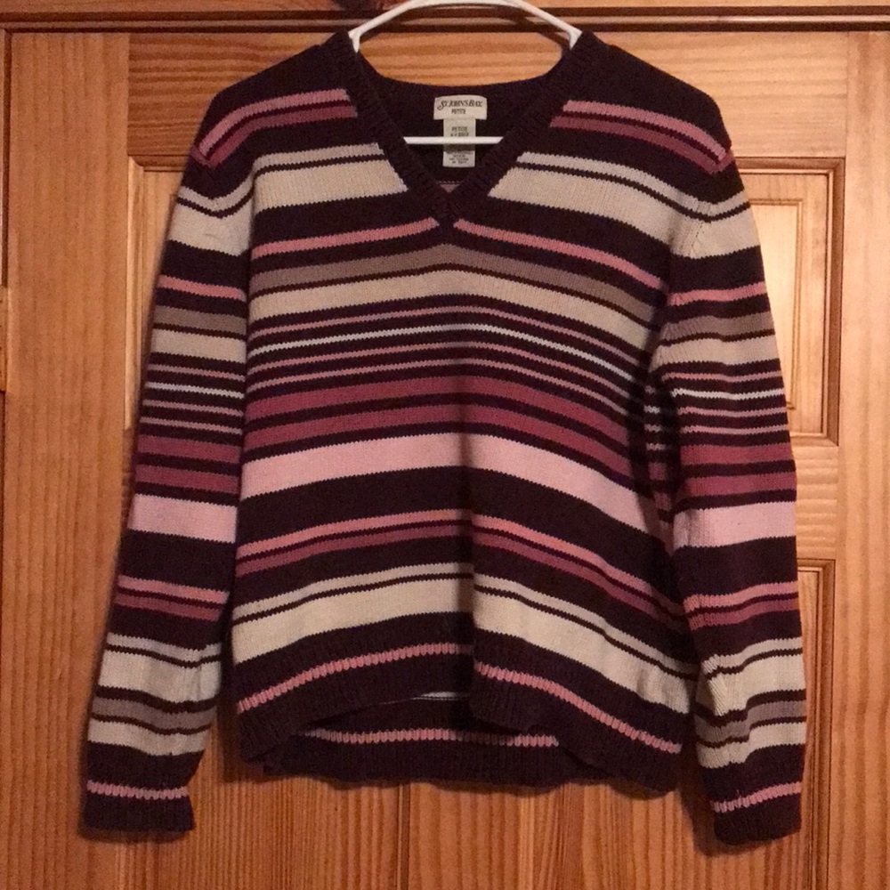 Knitted stripped v neck sweater